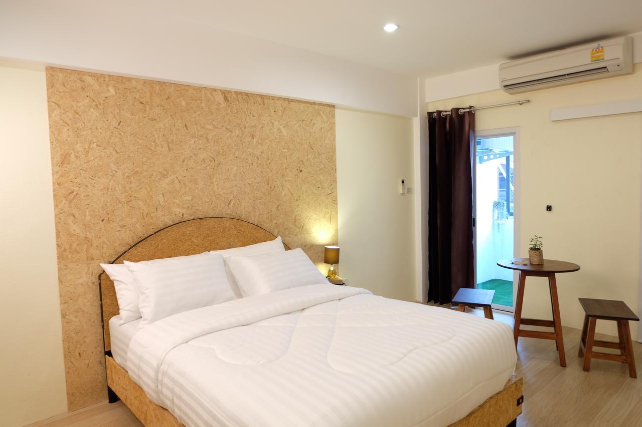 Area 69  Aparthotel Bangkok Bagian luar foto